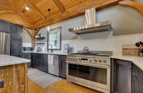 Robertsdale House | Broad Top Cabin | Pond + Putting Green + Sauna, Perfect for Groups