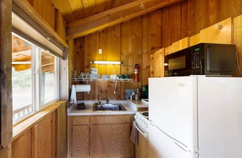 Sula House | BroadAxe Lodge, Black Bear (cabin 2)