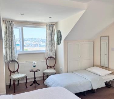 Shaldon House | Broadlands View