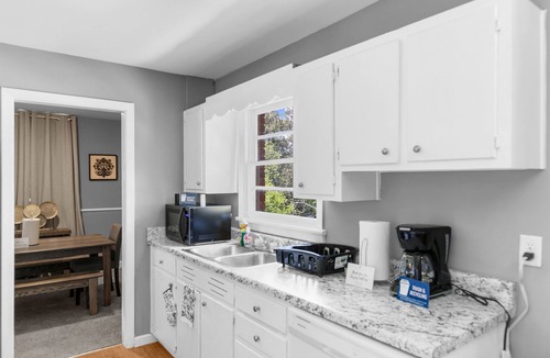 New Castle House | Broadmoor Brick Haven- 2 Units/Great for Groups