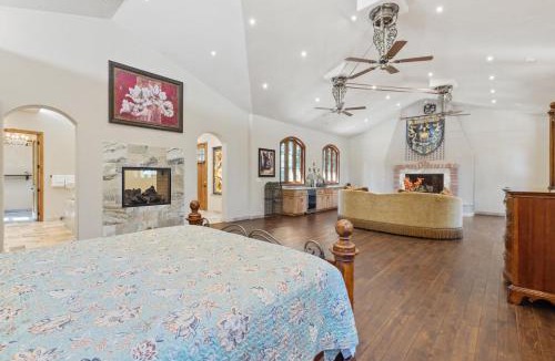 Broadmoor Villa | Broadmoor Retreat Luxe European Style Hot Tub