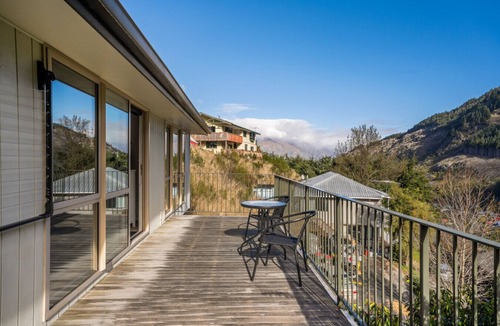 Sunshine Bay House | Broadview Hideaway - Cosy 2 bed