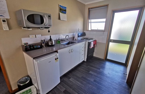 Cheviot Hotel | Broadview Motel