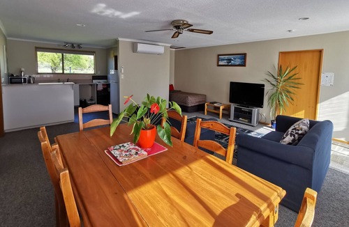 Cheviot Hotel | Broadview Motel