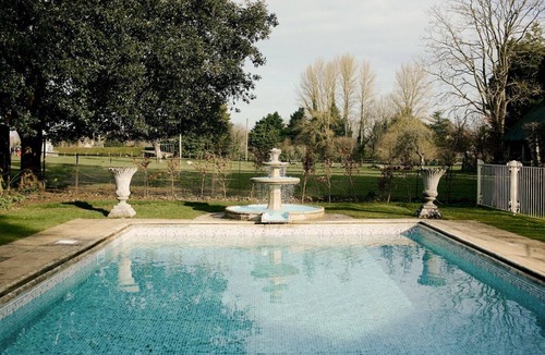 Broadway Villa | Broadway Manor - Eight Bedroom Villa, Sleeps 16