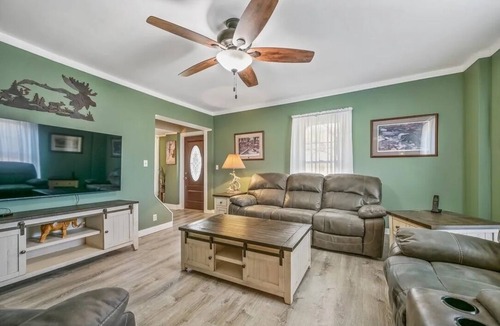 West Oneonta Villa | Brockway's 5 bed 4 bath Homestead Minutes From All-Star Village