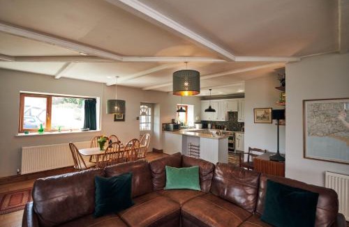Llanybri House | Brofallen - Spacious bunglaow with distant sea views and enclosed garden