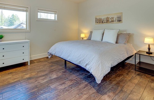 Broken Top Condo | Broken Top Home. 2 King Master Suites, Fireplace, Garage, Deck. 20 Min to Mt Bachelor. 1 Gig WiFi.