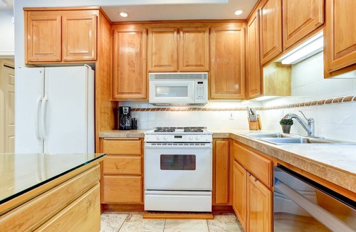 Broken Top House | Broken Top Townhome, Walk to Lodge, Balcony, Garage, AC, Quick to Mt Bachelor, Old Mill
