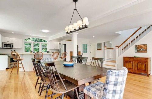 Londonderry House | Bromley; 7 min. XC skiing! 7 acres. Pond. Dogs OK.