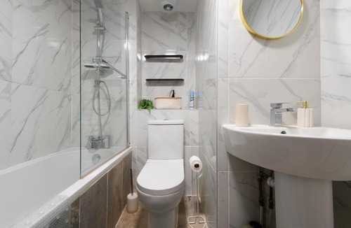 London Borough of Bromley Apartment | Bromley Base, Work Stay, Spacious, Free Parking