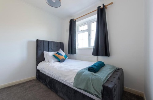 London Borough of Bromley Apartment | Bromley Base, Work Stay, Spacious, Free Parking