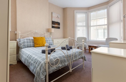 Blackpool Town Center House | Bromley Central Holiday Home