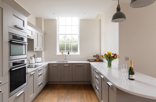 Plaistow and Sundridge Apartment | Bromley- Exclusively luxurious, high spec 2 bed/2 bath flat on private grounds