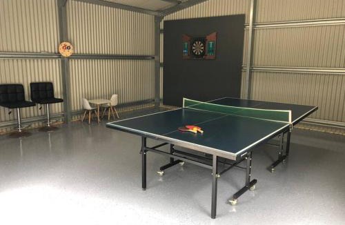 Greta Main House | Bronte Lodge, Wine Country Farm Stay Hunter Valley with Games Room, Close to Town