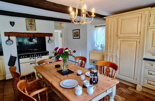 Queensbury House | Bronte Suite, Spacious Super King with en-suite