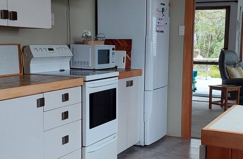 Bronte Cottage | Bronte Tides Cottage. Stunning Sea View - A restful 2 bedroom cottage