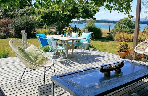 Bronte Cottage | Bronte Tides Cottage. Stunning Sea View - A restful 2 bedroom cottage