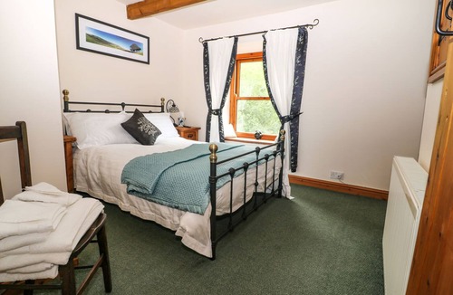 Little Hayfield Cottage | BROOK COTTAGE, family friendly, character holiday cottage in Hayfield
