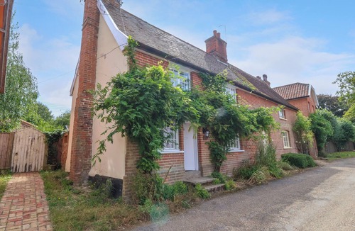 Peasenhall Cottage | BROOK COTTAGE, pet friendly, character holiday cottage in Peasenhall