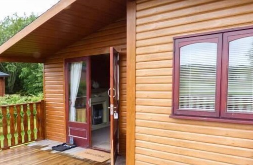 Tewitfield Cabin | BROOK EDGE LODGE, pet friendly in South Lakeland Leisure Village