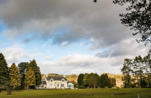 Lisburn Cottage | Brookhall HoneySuckle Cottage