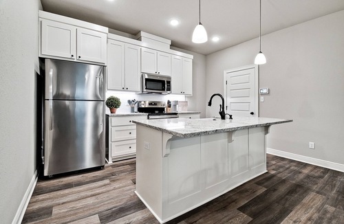 Fayetteville House | Brooklands Hideaway | Charming Historically-Inspired Cottage