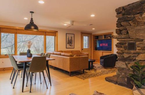 Bridgewater Corners House | Brookside Cabin and Hot Tub near Woodstock Vermont