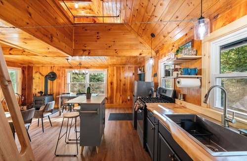 Brookfield Cabin | Brookside Cabin - Your Vermont Offgrid Escape