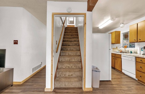 Yosemite West Cabin | Brookside Cottage – Within Yosemite's Splendor