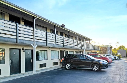 Brookville Hotel | Brookville Inn By OYO Near Dayton International Airport
