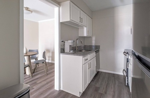 Homewood Apartment | Brookwood 2BD 5 - Two Bedroom Apartment, Sleeps 4
