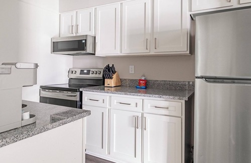 Homewood Apartment | Brookwood 2BD 5 - Two Bedroom Apartment, Sleeps 4