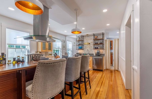 Salem House | Broom & Board