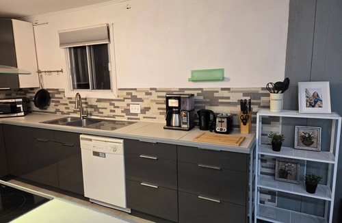 Brossard House | Brossard home inn2