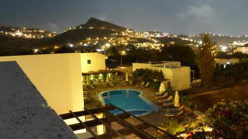Ios Town Hotel | Brother's Hotel