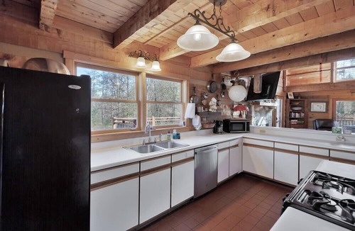 Salem House | Brower Drive Escape: Spacious 5BR home in Salem, perfect for family getaways!