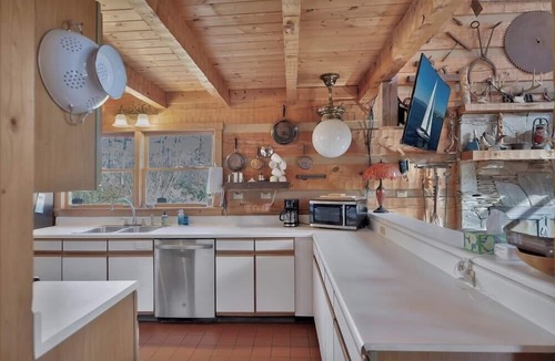 Salem House | Brower Drive Escape: Spacious 5BR home in Salem, perfect for family getaways!