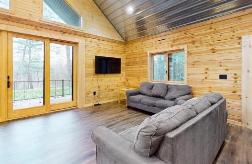 Tomahawk House | Brown Bear Cabin