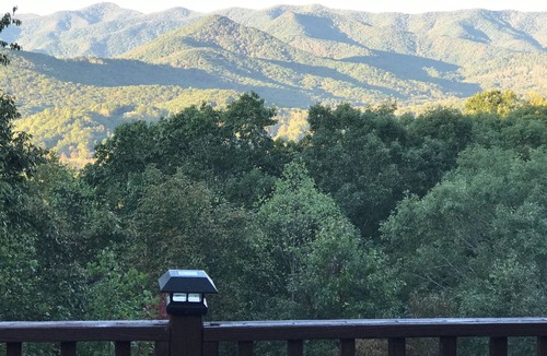 Hiawassee Cabin | Brown Bear Hideaway, Beautiful Mtn View, Screen Porch, King, 2 miles to town