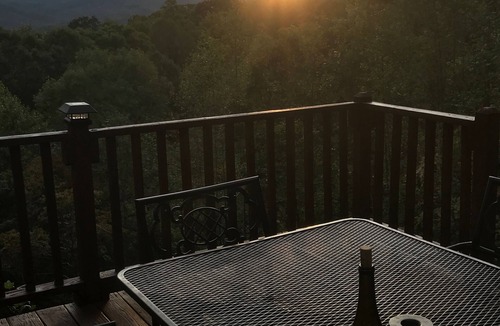 Hiawassee Cabin | Brown Bear Hideaway, Beautiful Mtn View, Screen Porch, King, 2 miles to town