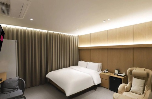 Bongmyeong-dong Hotel | Brown Dot Hot Spring Yu-Seong