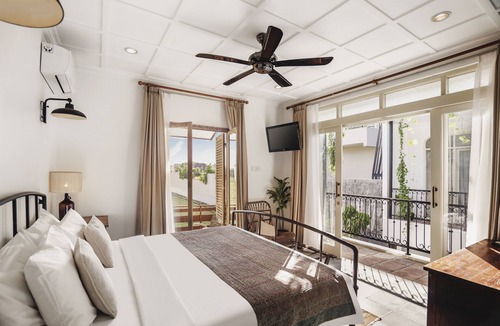 Petitenget Hotel | Brown Feather Batu Belig