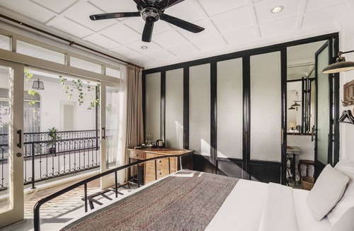 Petitenget Hotel | Brown Feather Batu Belig