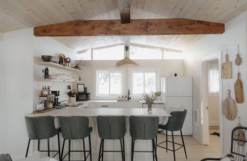 Algonquin Highlands Cottage | Brownbark Cottage | Retreat Secluded Lakefront Hideaway in a Secluded Forest