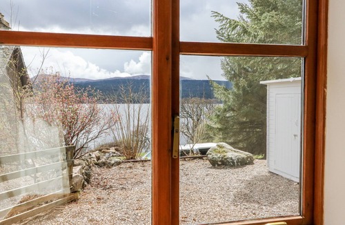 Loch Tay Cottage | BRUCE, pet friendly, character holiday cottage in Kinloch Rannoch
