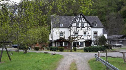 Holzappel House | Bruchhauser Muhle