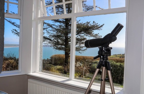 Mynytho Cottage | BRYN MEILLION, pet friendly, with a garden in Sarn Meyllteyrn
