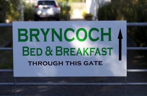 Cross Hands Bed & Breakfast | Bryncoch