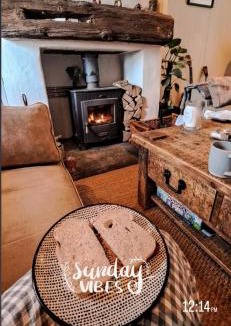 Llanfachraeth Villa | Brynglas Cottage with Hot Tub, Anglesey.